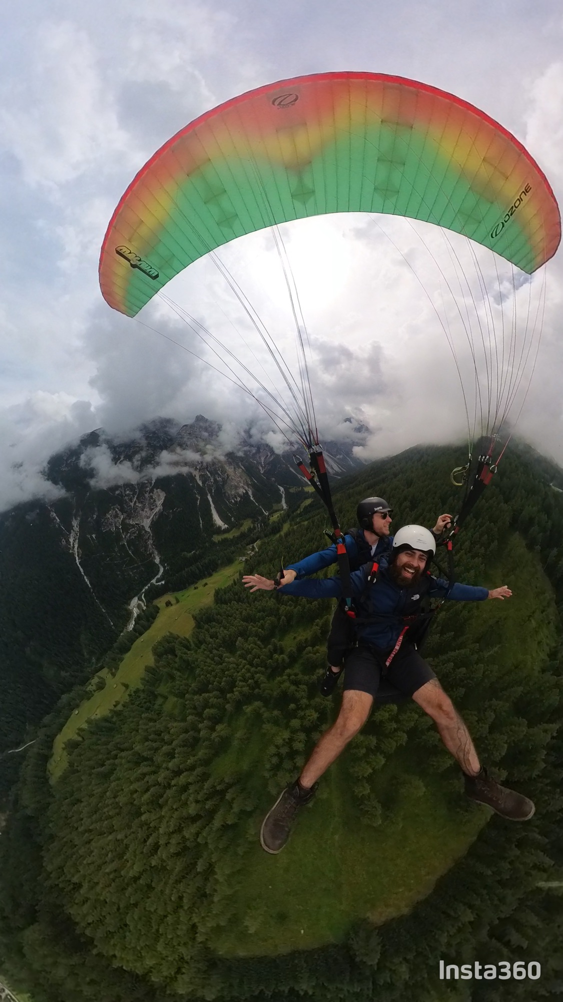 Tandem paraglider over the Stubaital - the current live hero photo